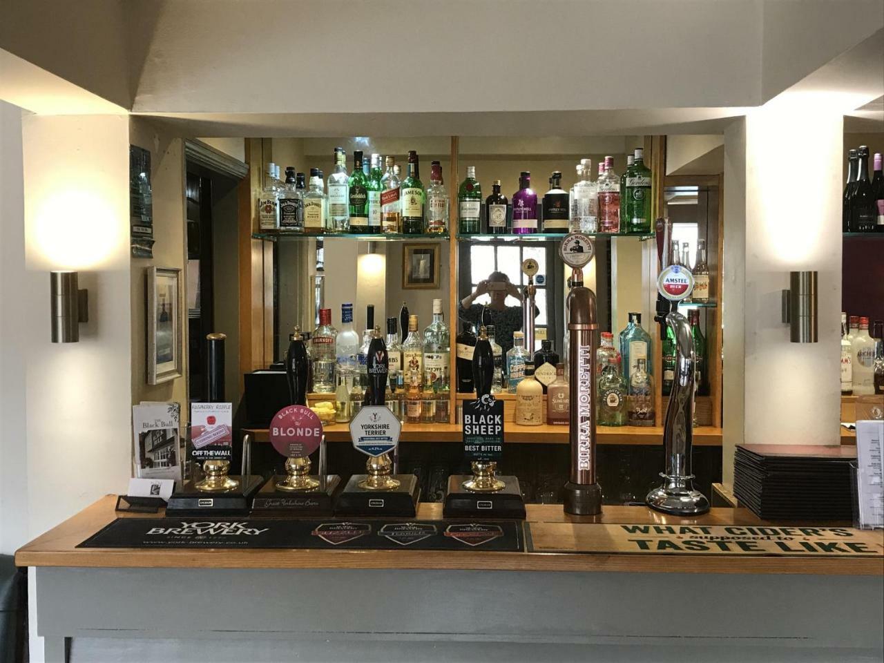 The Black Bull Inn Escrick Экстерьер фото
